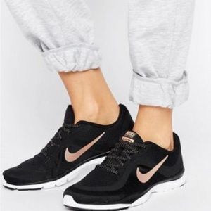 Women's Nike Training Flex tr6 Black/ Rose Gold size 10